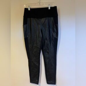 BLACK FAUX LEATHER PANTS/LEGGINGS BY GIULIANA, SIZE M